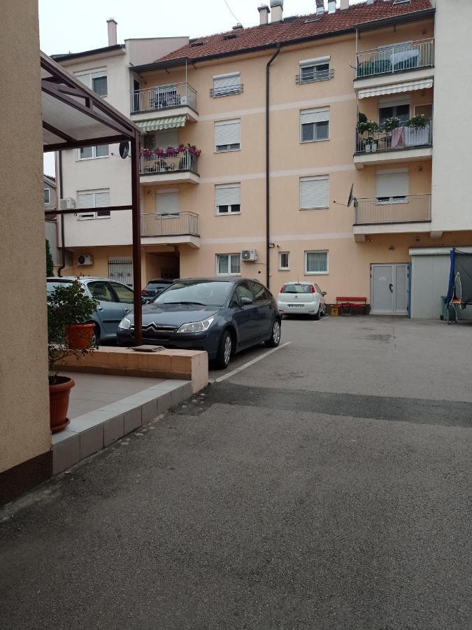סרמסקה מיטרוביקה Apartman Sunflower מראה חיצוני תמונה