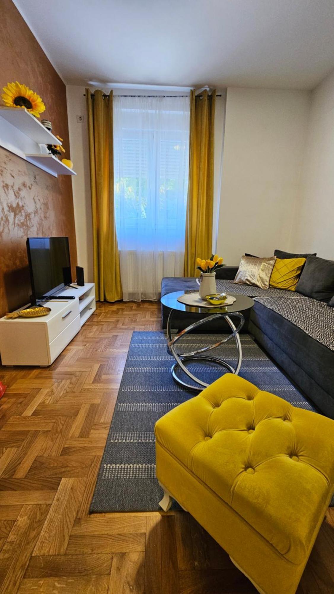 סרמסקה מיטרוביקה Apartman Sunflower מראה חיצוני תמונה